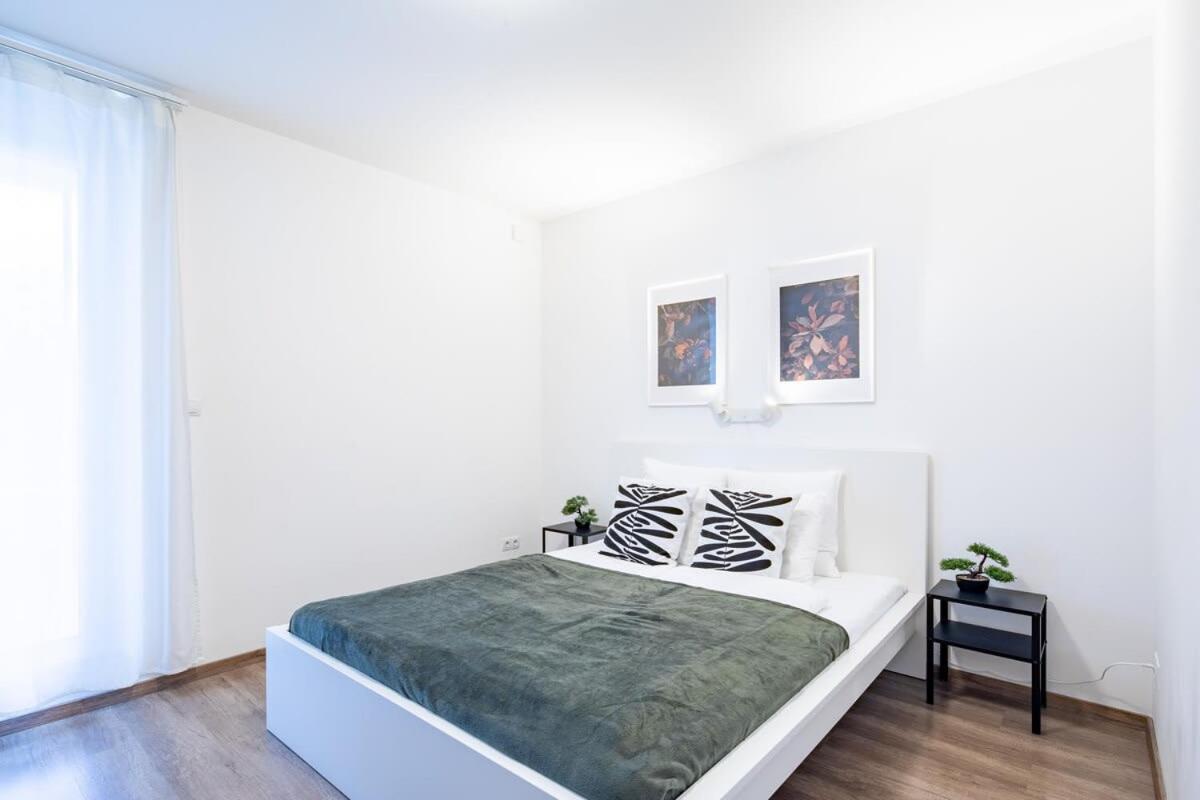 - Terrace - Modern Apartman Budapest
